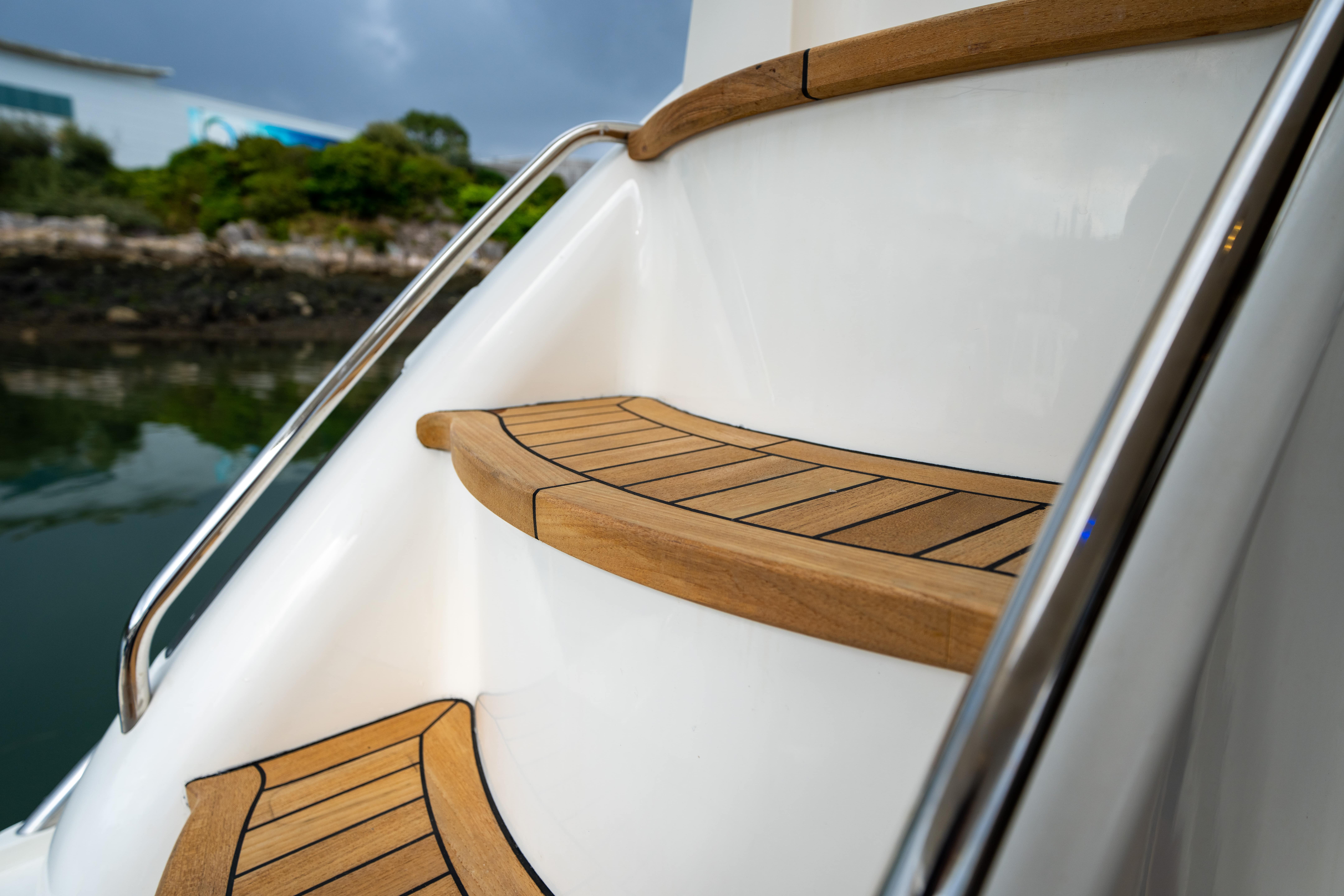Princess 460 showing a teak detail